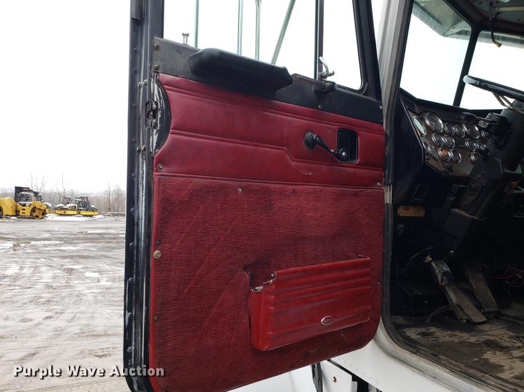 image for item AV9353 1995 Peterbilt 378 fuel truck