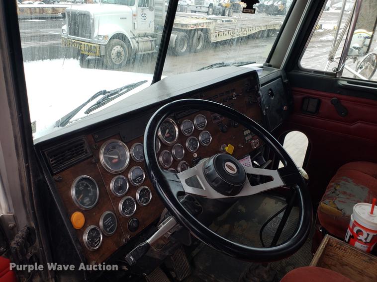 image for item AV9353 1995 Peterbilt 378 fuel truck