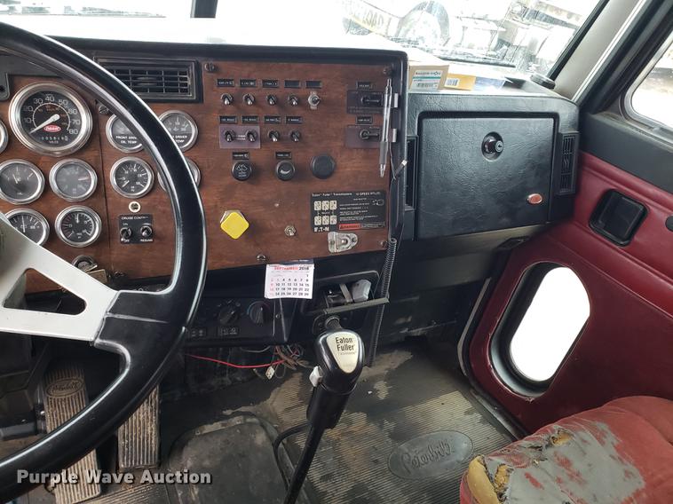 image for item AV9353 1995 Peterbilt 378 fuel truck