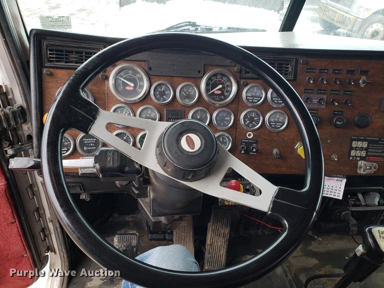 image for item AV9353 1995 Peterbilt 378 fuel truck