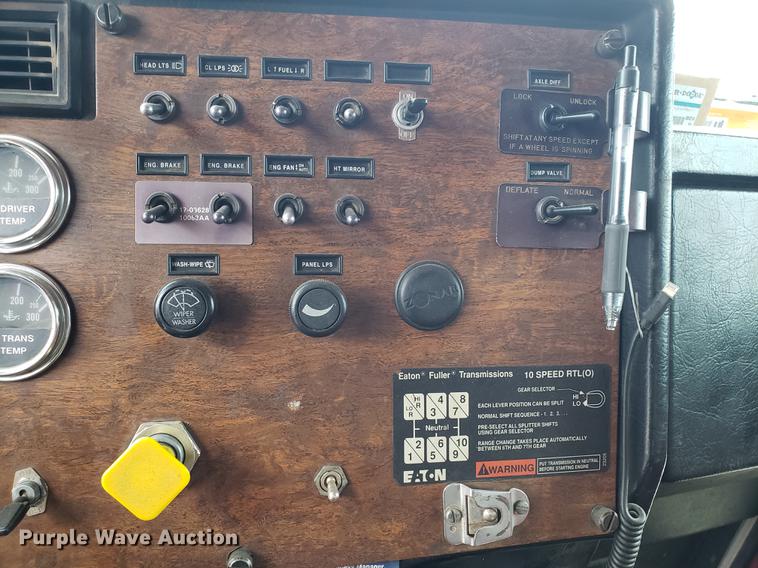 image for item AV9353 1995 Peterbilt 378 fuel truck