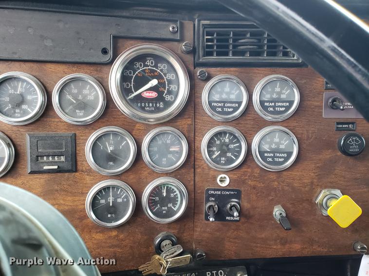 image for item AV9353 1995 Peterbilt 378 fuel truck