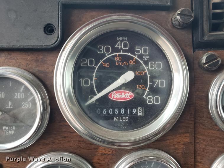 image for item AV9353 1995 Peterbilt 378 fuel truck