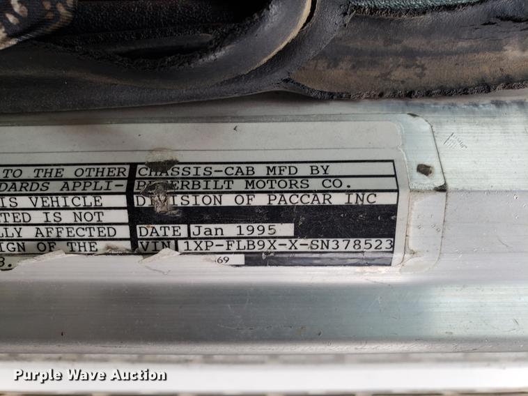 image for item AV9353 1995 Peterbilt 378 fuel truck