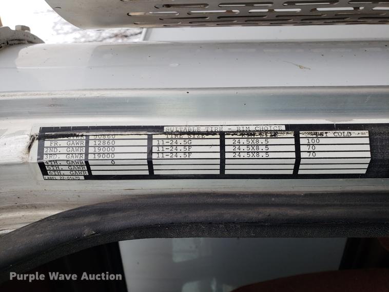 image for item AV9353 1995 Peterbilt 378 fuel truck