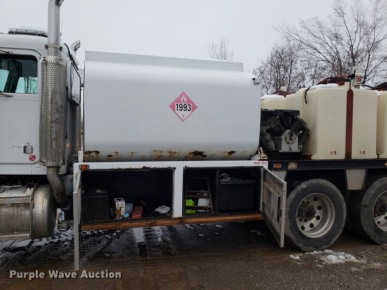image for item AV9353 1995 Peterbilt 378 fuel truck