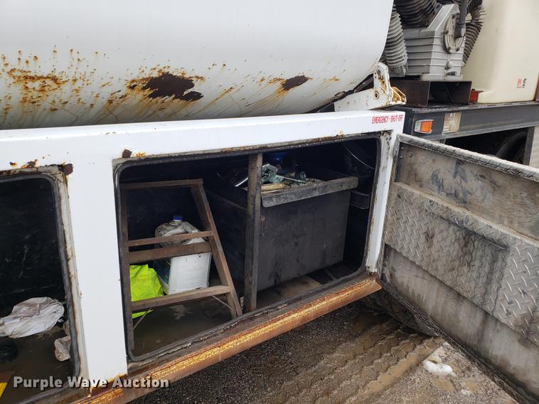 image for item AV9353 1995 Peterbilt 378 fuel truck