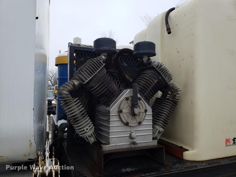 image for item AV9353 1995 Peterbilt 378 fuel truck