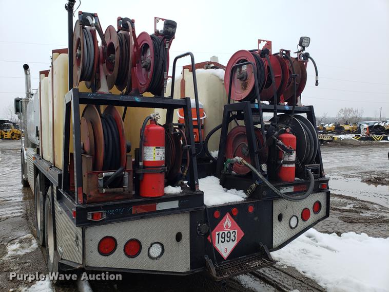 image for item AV9353 1995 Peterbilt 378 fuel truck