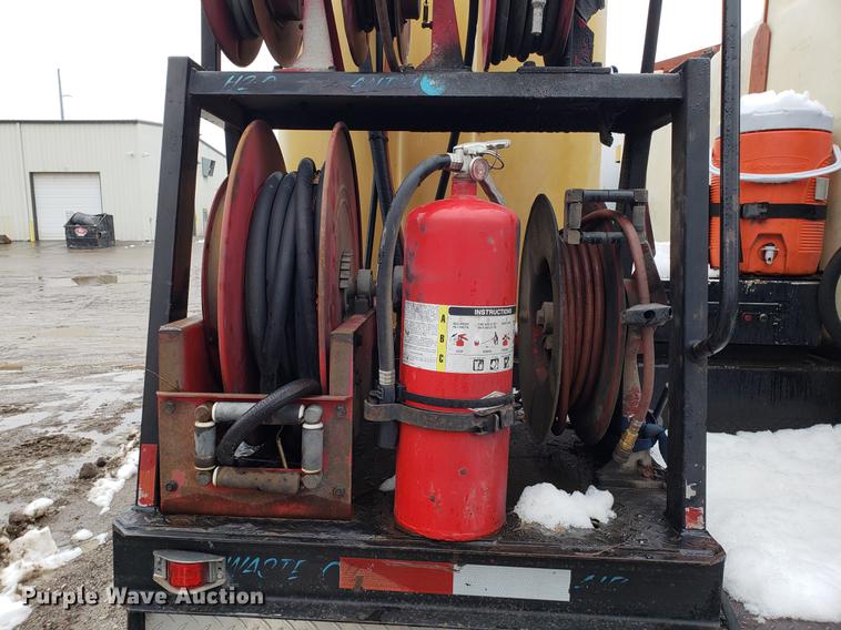 image for item AV9353 1995 Peterbilt 378 fuel truck