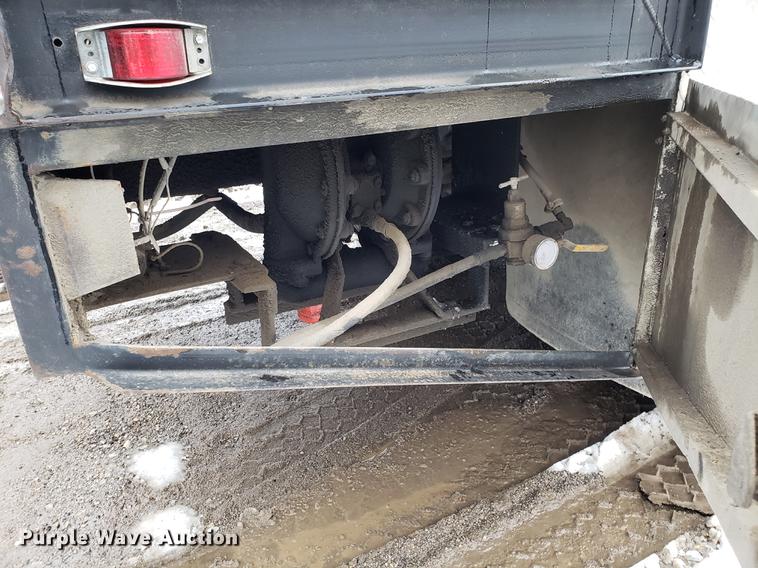 image for item AV9353 1995 Peterbilt 378 fuel truck