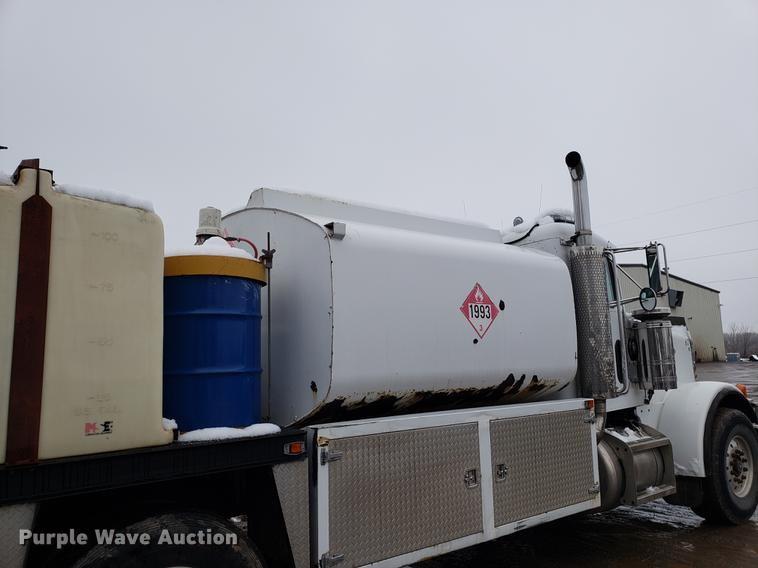 image for item AV9353 1995 Peterbilt 378 fuel truck