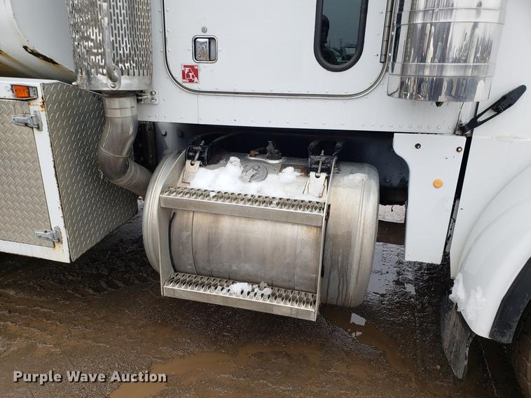 image for item AV9353 1995 Peterbilt 378 fuel truck