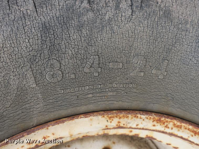 image for item DB8820 Ford 455D industrial loader tractor