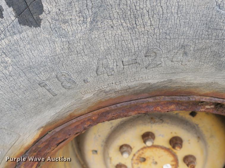 image for item DB8820 Ford 455D industrial loader tractor