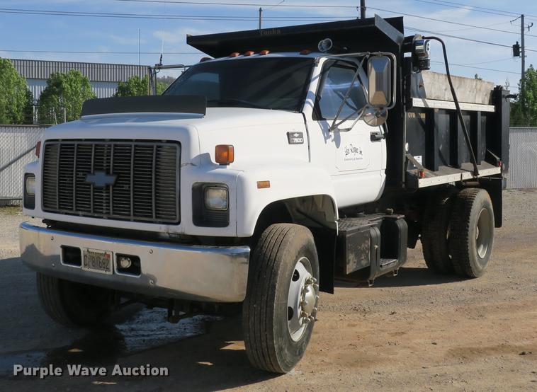 image for item DB8821 2002 Chevrolet C7500 dump truck