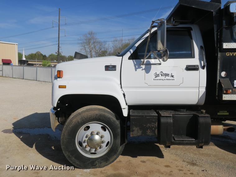 image for item DB8821 2002 Chevrolet C7500 dump truck