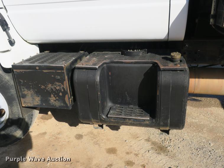 image for item DB8821 2002 Chevrolet C7500 dump truck