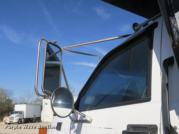 image for item DB8821 2002 Chevrolet C7500 dump truck