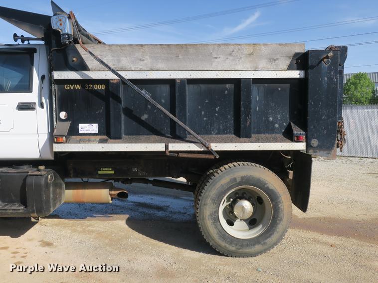 image for item DB8821 2002 Chevrolet C7500 dump truck