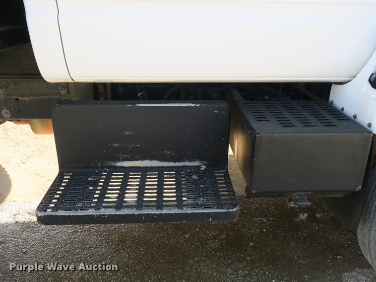 image for item DB8821 2002 Chevrolet C7500 dump truck