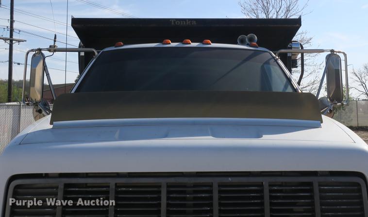 image for item DB8821 2002 Chevrolet C7500 dump truck