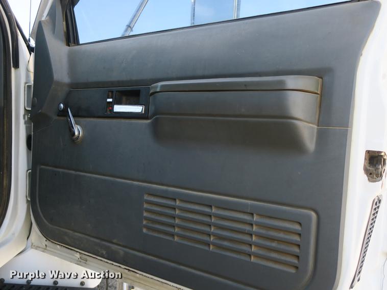 image for item DB8821 2002 Chevrolet C7500 dump truck