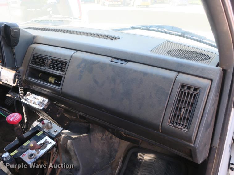 image for item DB8821 2002 Chevrolet C7500 dump truck