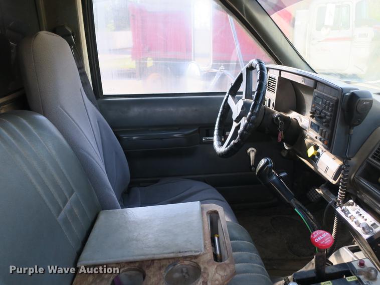 image for item DB8821 2002 Chevrolet C7500 dump truck