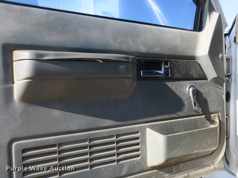 image for item DB8821 2002 Chevrolet C7500 dump truck