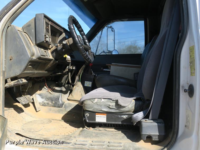 image for item DB8821 2002 Chevrolet C7500 dump truck