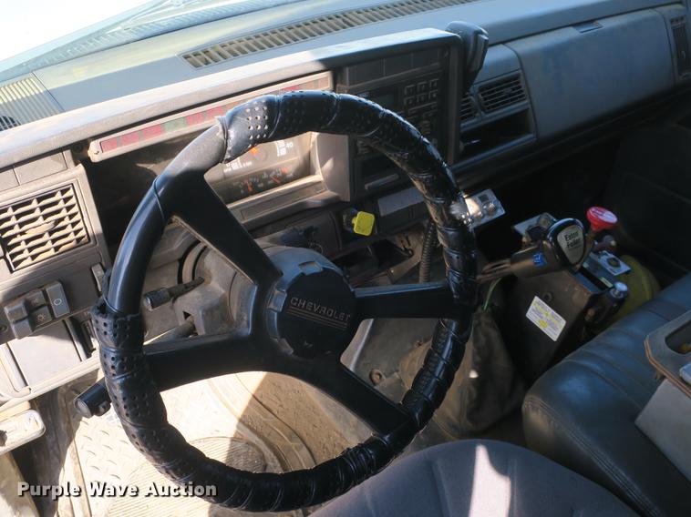 image for item DB8821 2002 Chevrolet C7500 dump truck