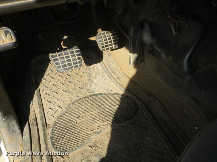 image for item DB8821 2002 Chevrolet C7500 dump truck