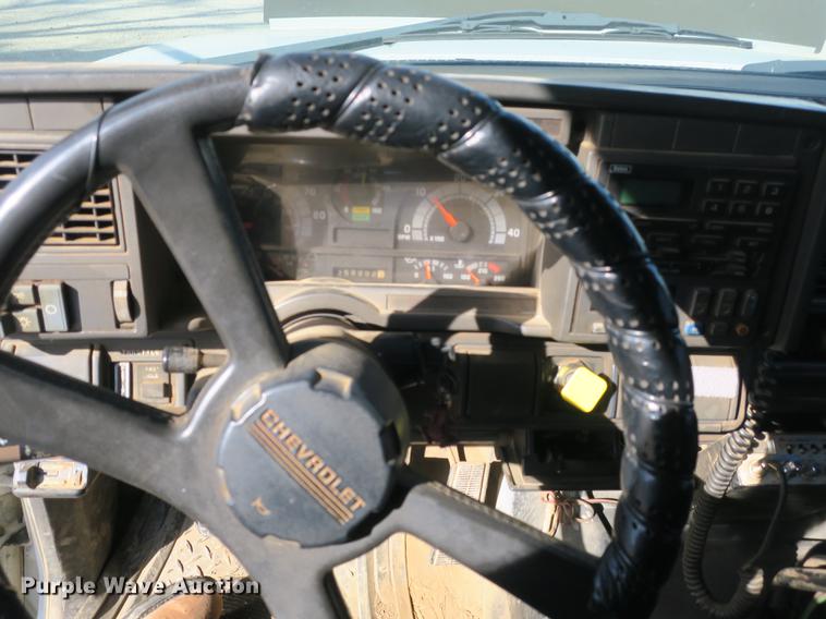 image for item DB8821 2002 Chevrolet C7500 dump truck