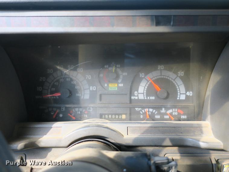 image for item DB8821 2002 Chevrolet C7500 dump truck