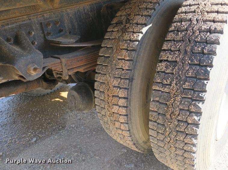 image for item DB8821 2002 Chevrolet C7500 dump truck