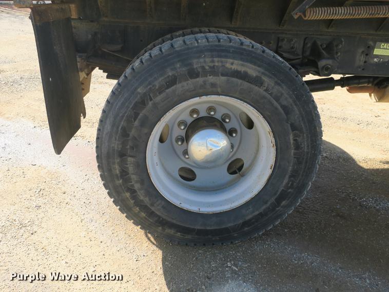 image for item DB8821 2002 Chevrolet C7500 dump truck