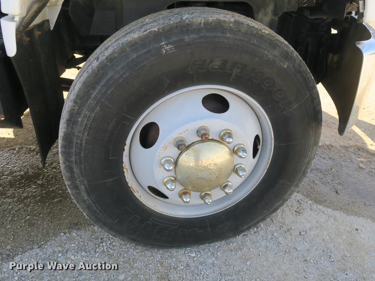 image for item DB8821 2002 Chevrolet C7500 dump truck