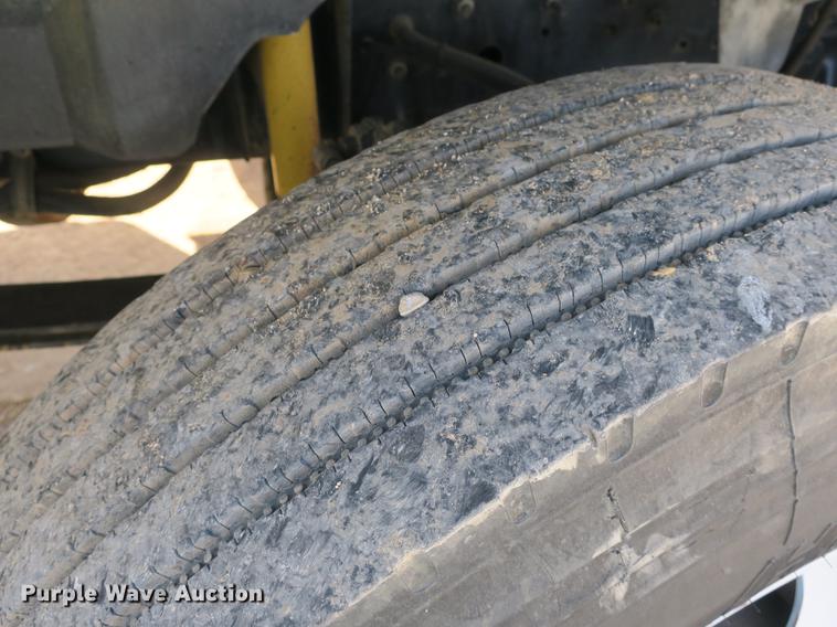 image for item DB8821 2002 Chevrolet C7500 dump truck