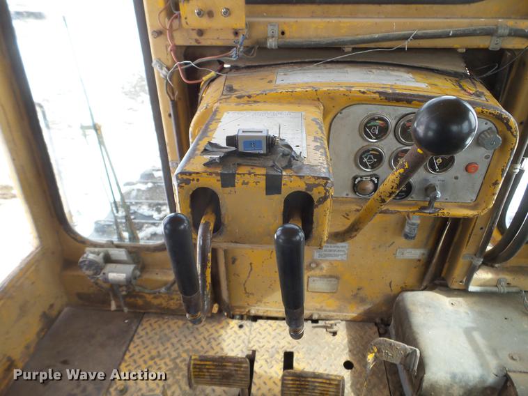 image for item DC4634 1974 Caterpillar D9G dozer