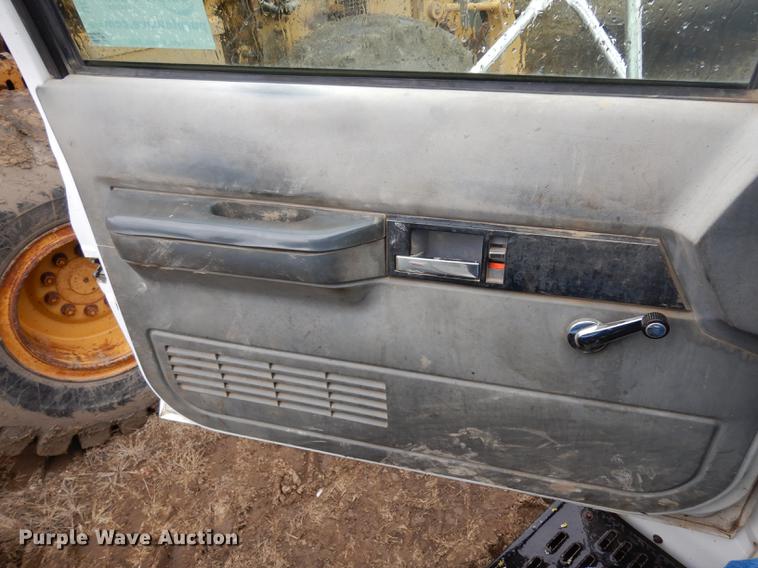 image for item DC4638 1994 Chevrolet Kodiak C6500 utility truck