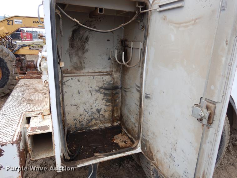 image for item DC4638 1994 Chevrolet Kodiak C6500 utility truck