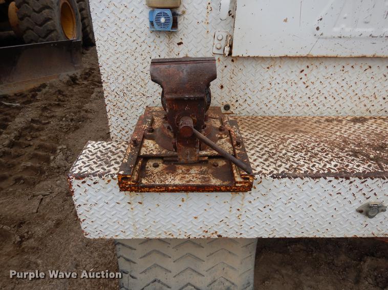 image for item DC4638 1994 Chevrolet Kodiak C6500 utility truck