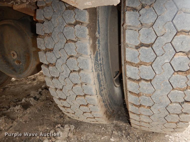 image for item DC4638 1994 Chevrolet Kodiak C6500 utility truck