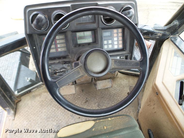 image for item DC4643 1992 Caterpillar Challenger 65B tractor