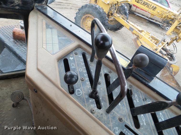 image for item DC4643 1992 Caterpillar Challenger 65B tractor