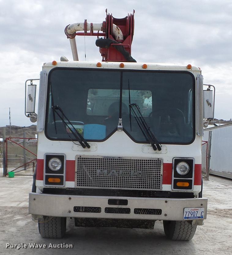 image for item DC4645 1996 Mack MR688S pump truck