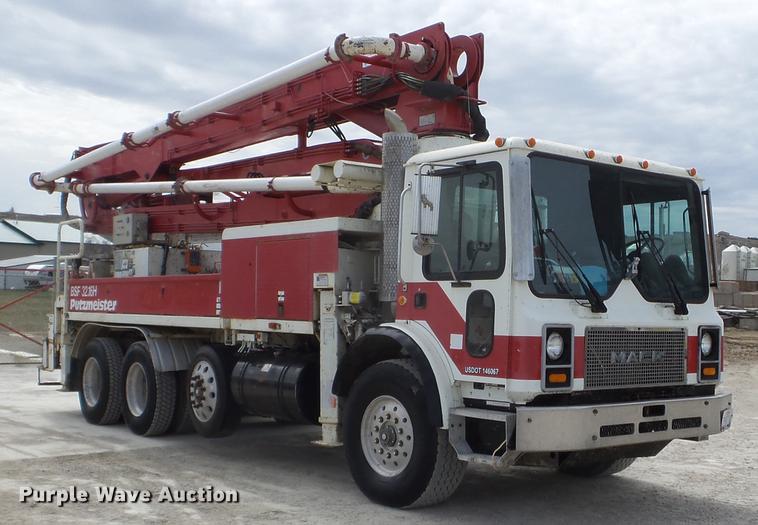 image for item DC4645 1996 Mack MR688S pump truck