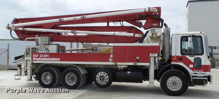 image for item DC4645 1996 Mack MR688S pump truck