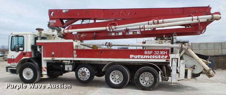 image for item DC4645 1996 Mack MR688S pump truck